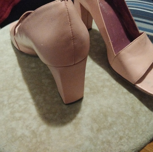 Shoes - Picture 5 of 6